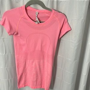 Lululemon Swiftly tech 2.0 short sleeve, size 4, bright pink